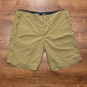 Men’s Mountain Hard Wear shorts